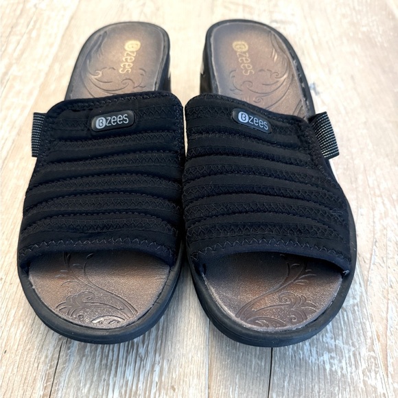 Bzees lightweight black comfort slides size 7 EUC - Picture 2 of 6